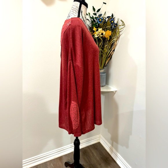 Simply Noelle Red Long Sleeve Laced Relaxed Tunic size L/XL - Picture 2 of 9